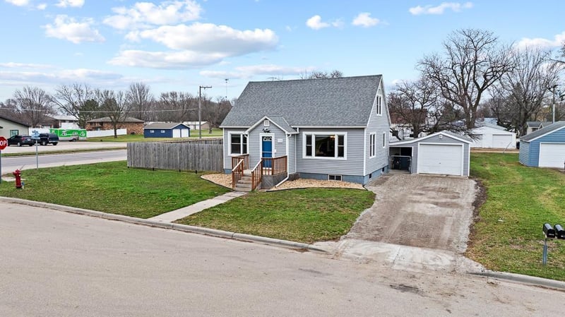 113 4th St, Dawson, MN 56232