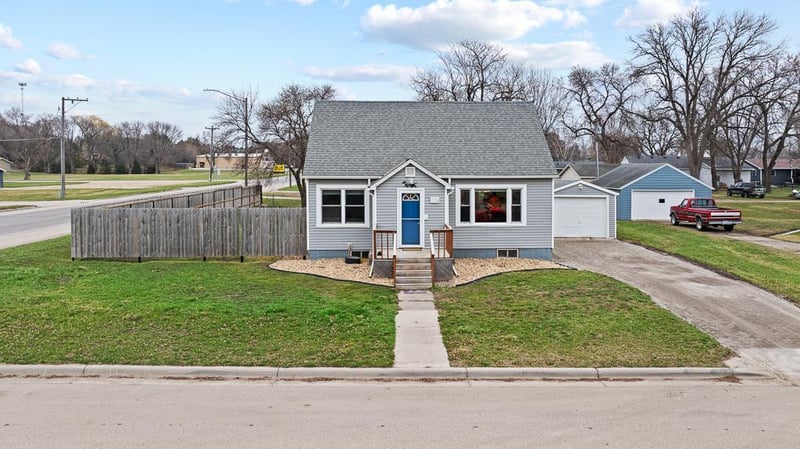 113 4th St, Dawson, MN 56232