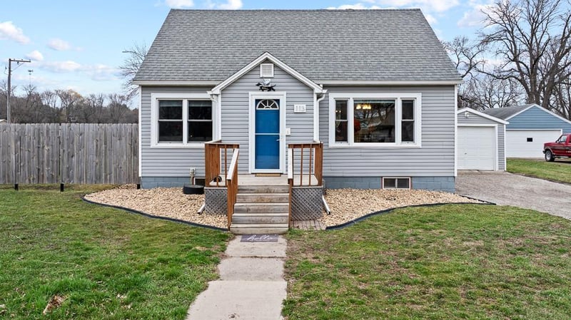 113 4th St, Dawson, MN 56232