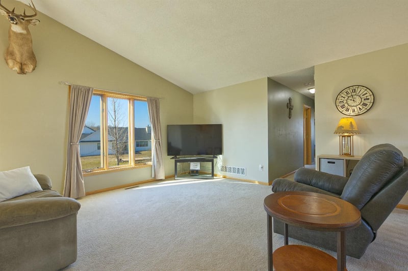 1007 Bluestem Ln, Lester Prairie, MN 55354
