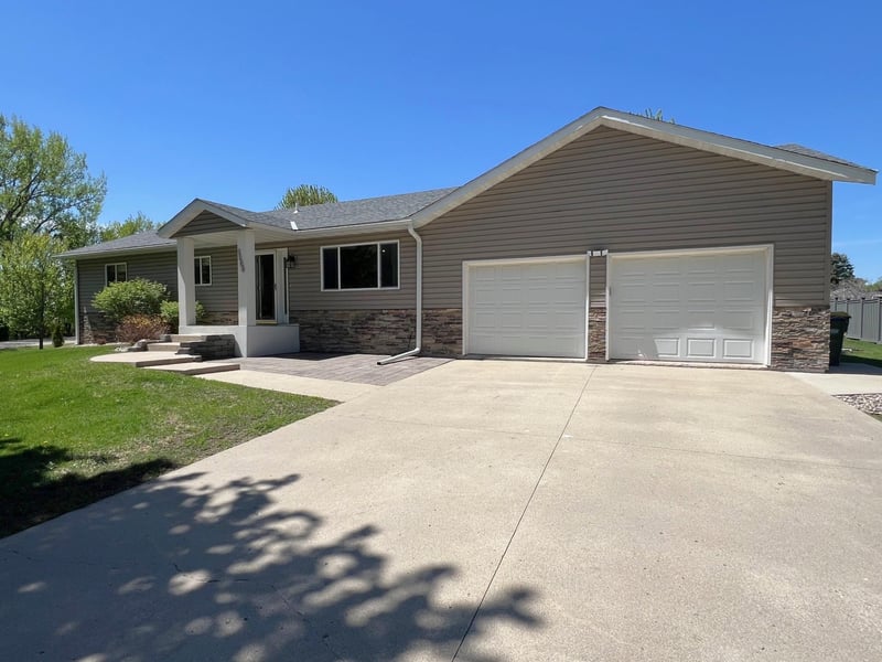 4806 22nd St NE, Willmar, MN 56201