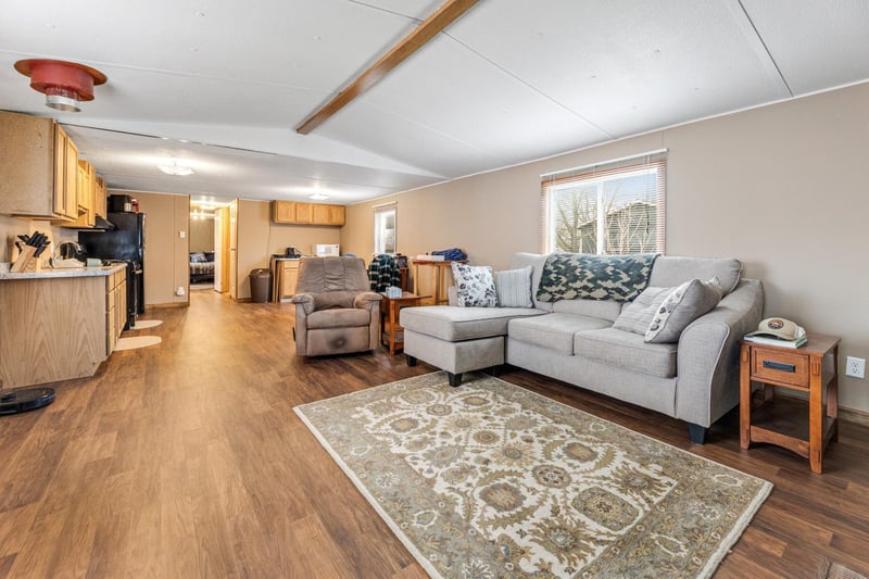 440 N 1st St, Kellogg, MN 55945