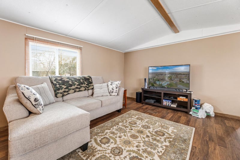 440 N 1st St, Kellogg, MN 55945