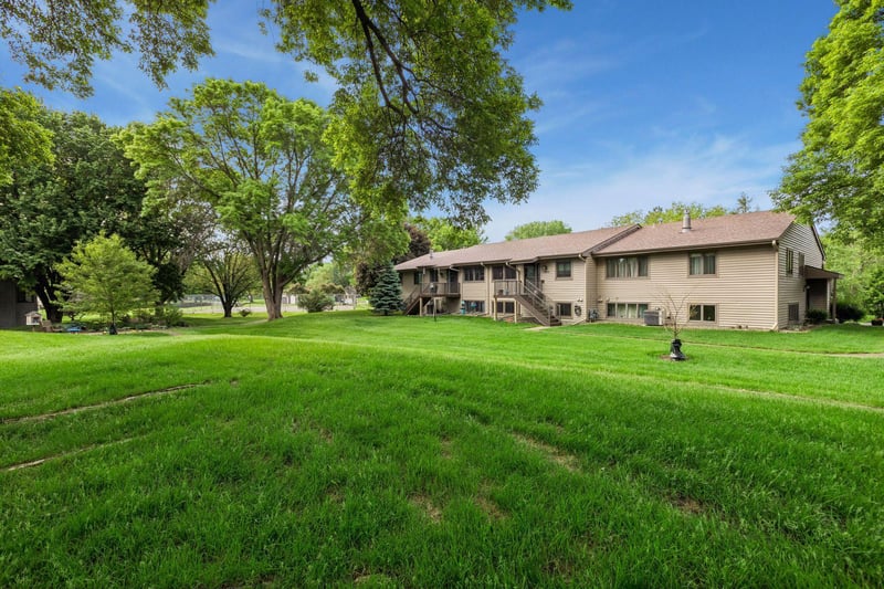 1432 Arden View Dr, Arden Hills, MN 55112