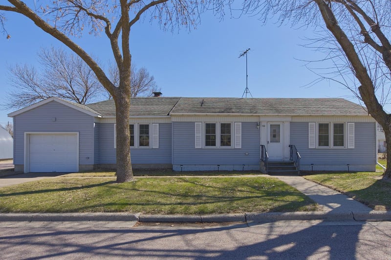 100 Hickory St S, Lester Prairie, MN 55354