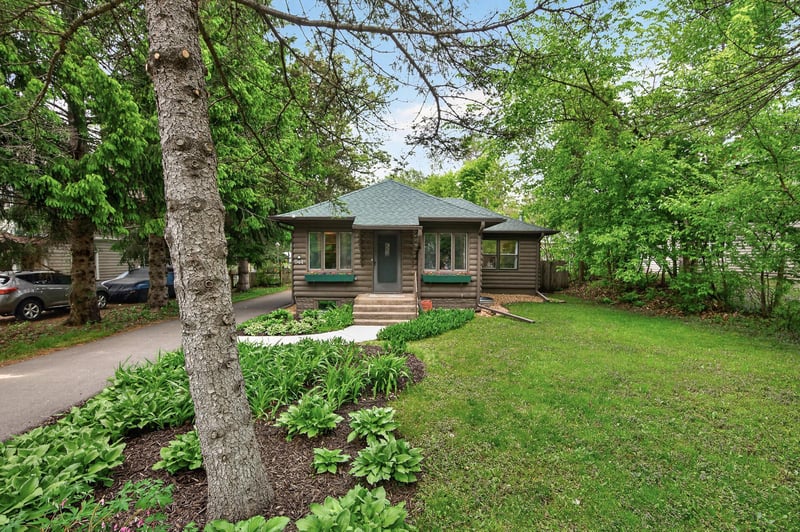 944 Mahtomedi Ave, Mahtomedi, MN 55115