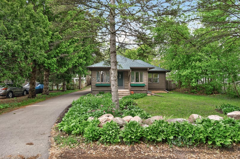 944 Mahtomedi Ave, Mahtomedi, MN 55115