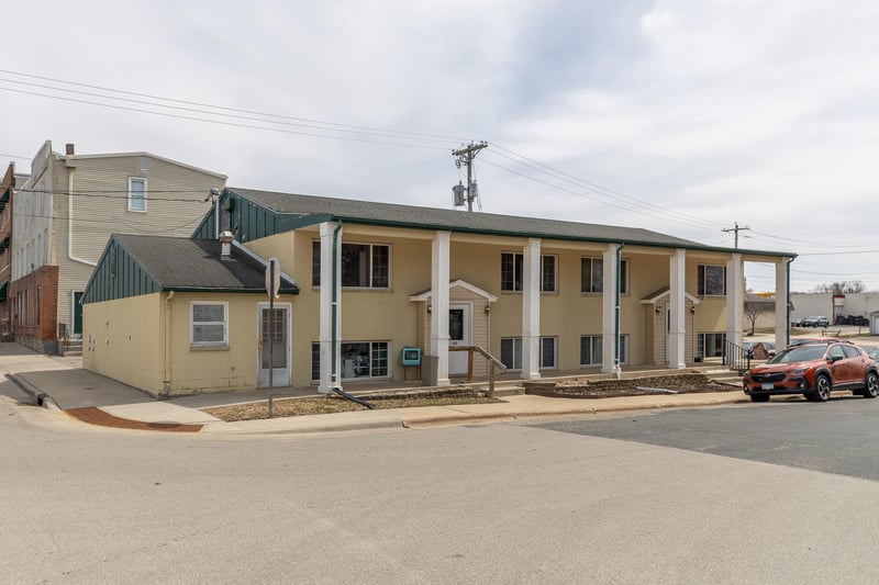 105 Main St S, Stewartville, MN 55976