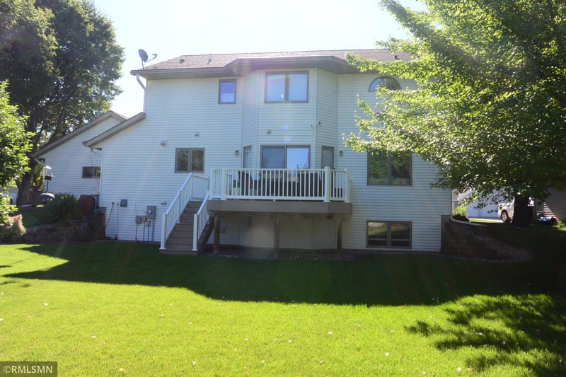 201 Douglas Dr, Glencoe, MN 55336