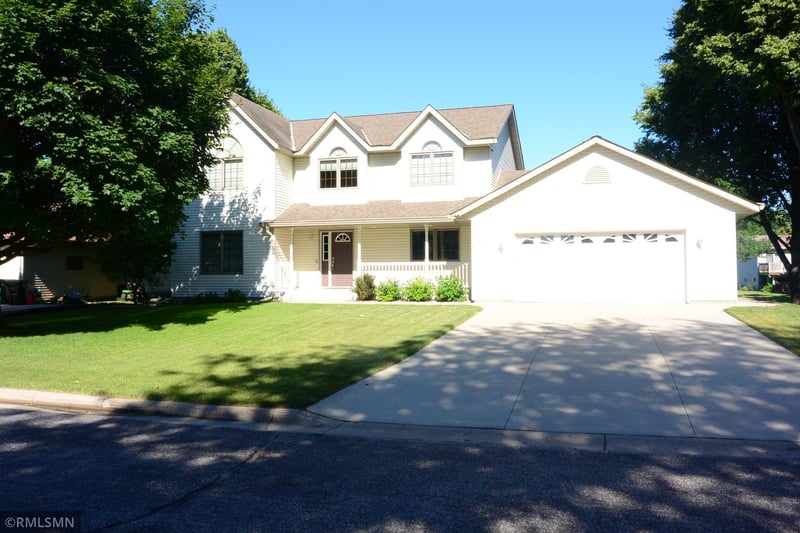 201 Douglas Dr, Glencoe, MN 55336