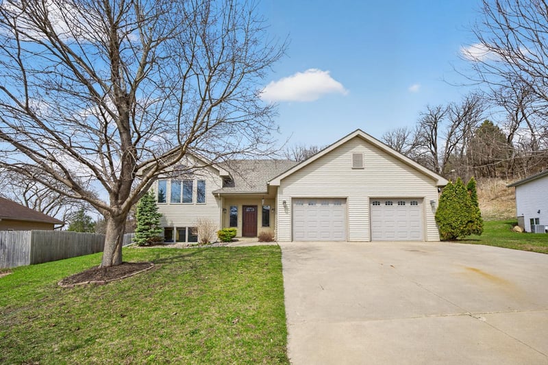 530 Cedar Ct NE, Pine Island, MN 55963