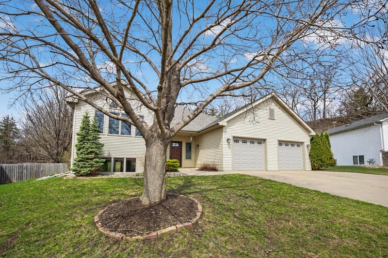 530 Cedar Ct NE, Pine Island, MN 55963