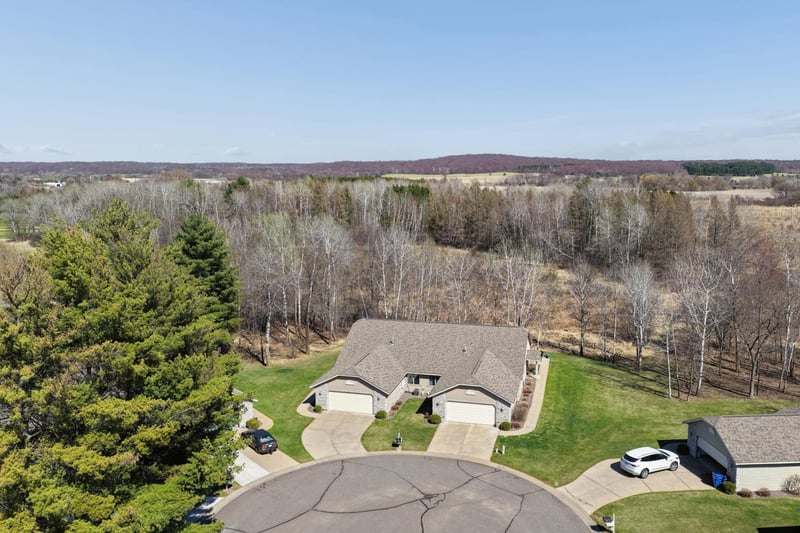 650 Deer Pa, Osceola, WI 54020