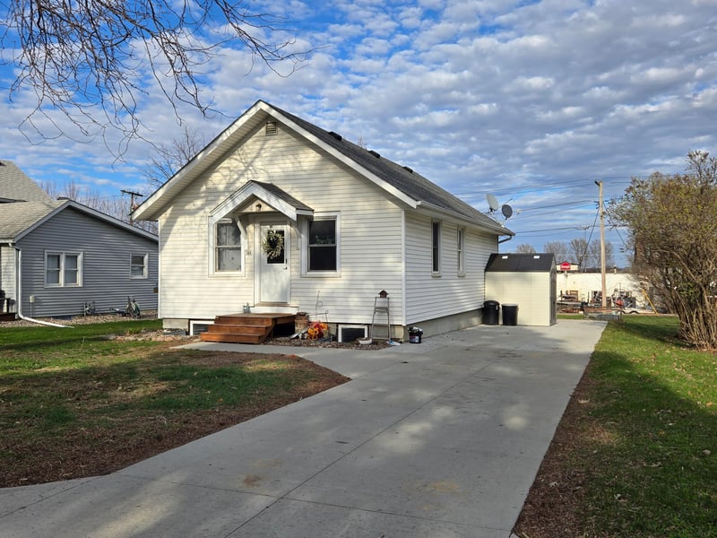 361 S Montgomery Ave, Le Center, MN 56057