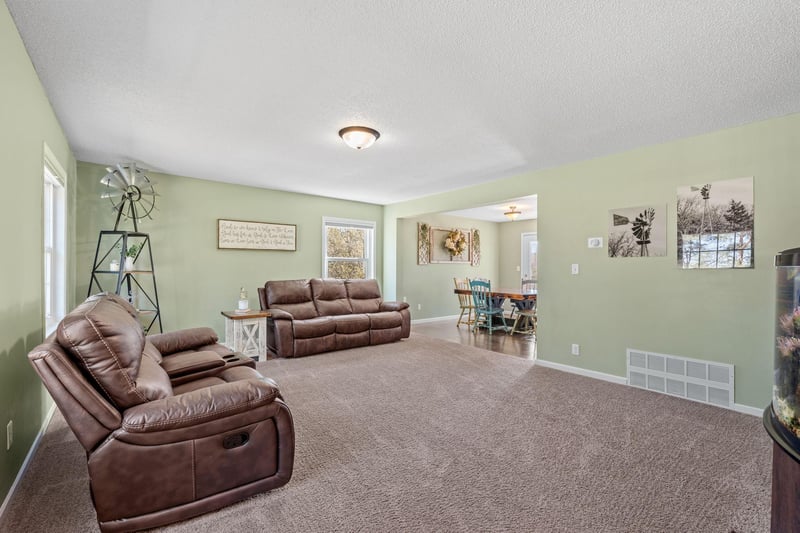 9270 261st Ave NW, Zimmerman, MN 55398