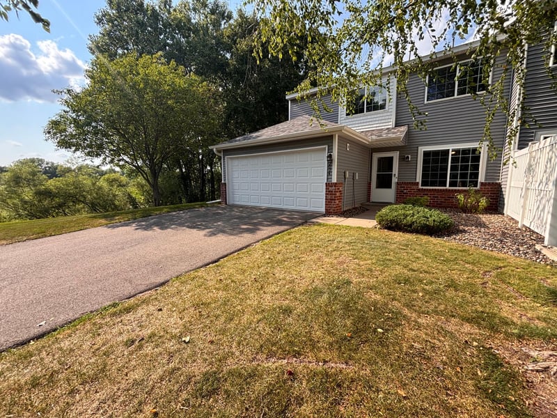 2024 Gresham Ave N, Oakdale, MN 55128