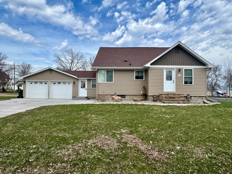 310 Southview Ave S, Gaylord, MN 55334