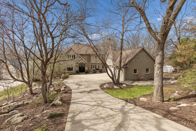 3701 Blackhawk Rd, Eagan, MN 55122