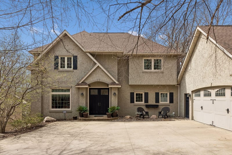 3701 Blackhawk Rd, Eagan, MN 55122