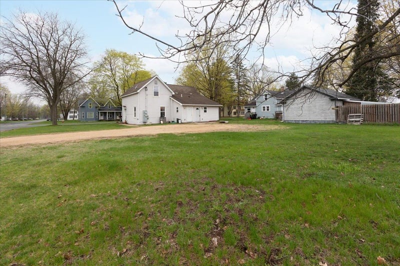 1520 8th St E, Menomonie, WI 54751