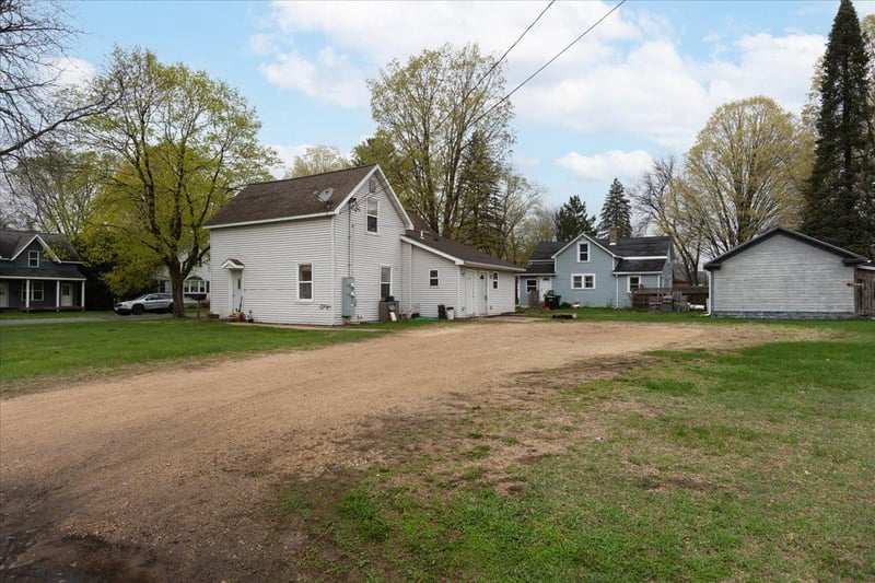1520 8th St E, Menomonie, WI 54751