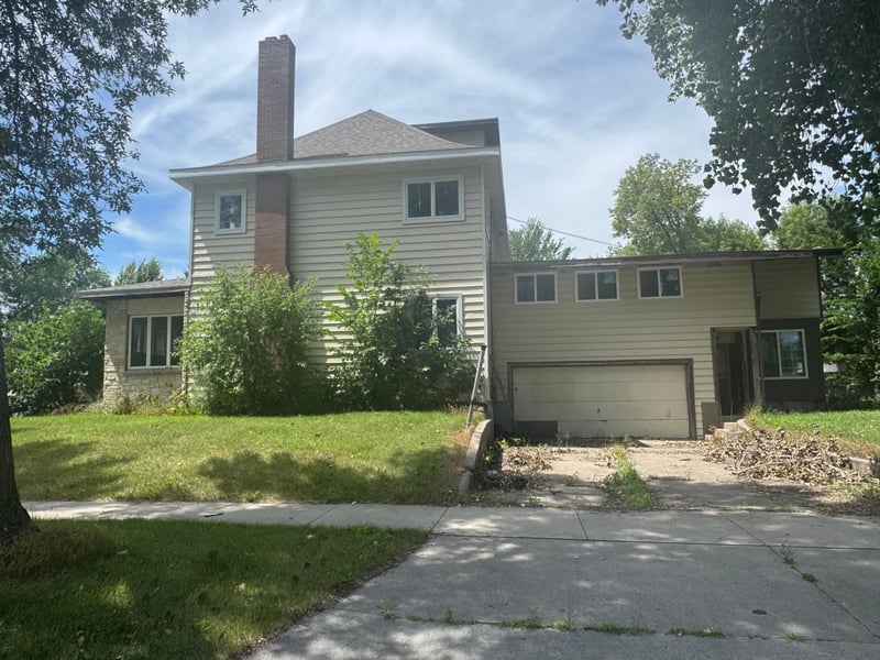 121 E 7th St, Crookston, MN 56716