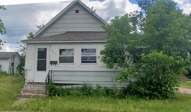 906 Irvine Ave NW, Bemidji, MN 56601