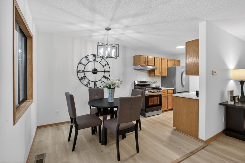 3250 Hill Ridge Dr #82, Eagan, MN 55121