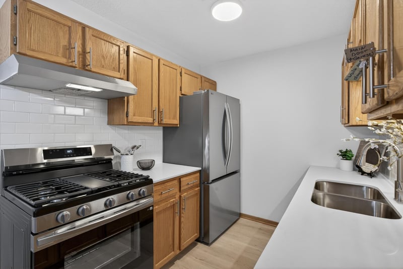 3250 Hill Ridge Dr #82, Eagan, MN 55121
