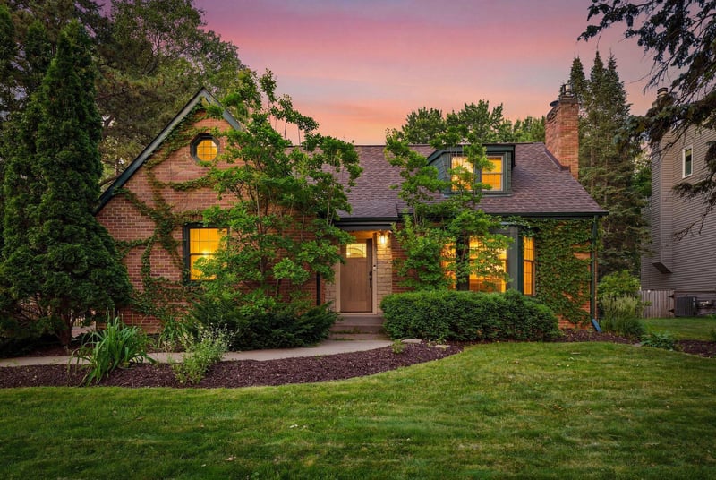 115 Blake Rd S, Hopkins, MN 55343