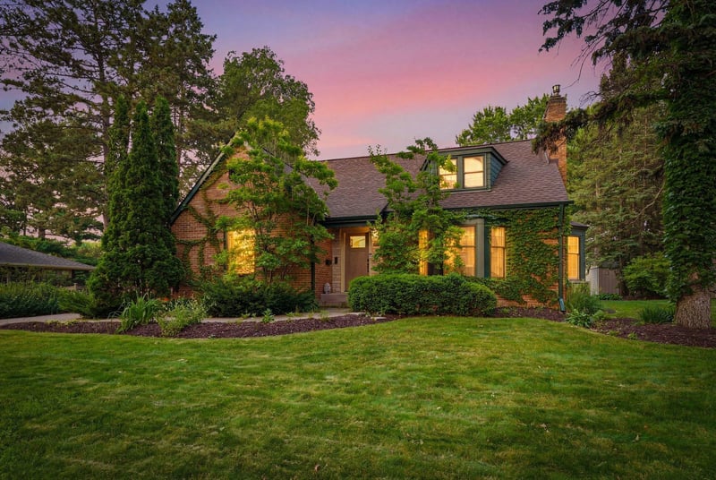 115 Blake Rd S, Hopkins, MN 55343