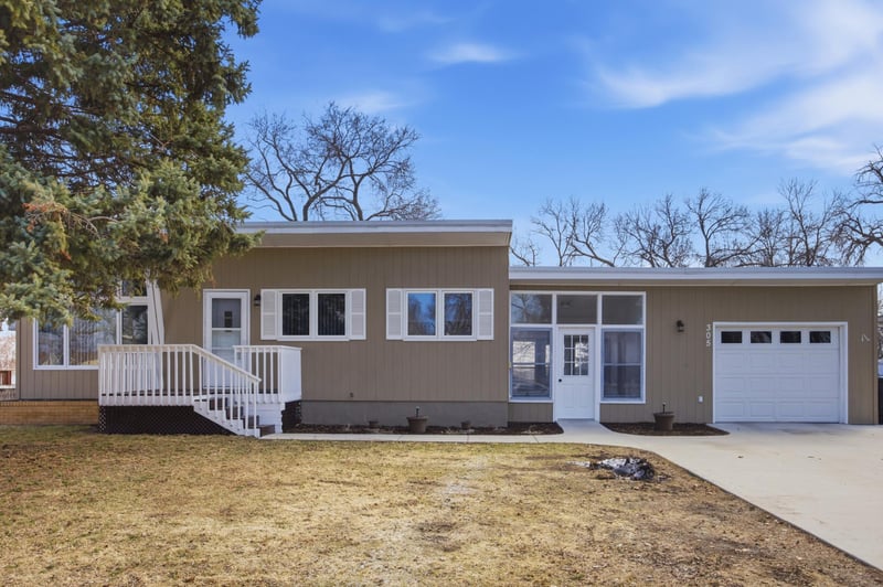 305 4th St NE, Dilworth, MN 56529