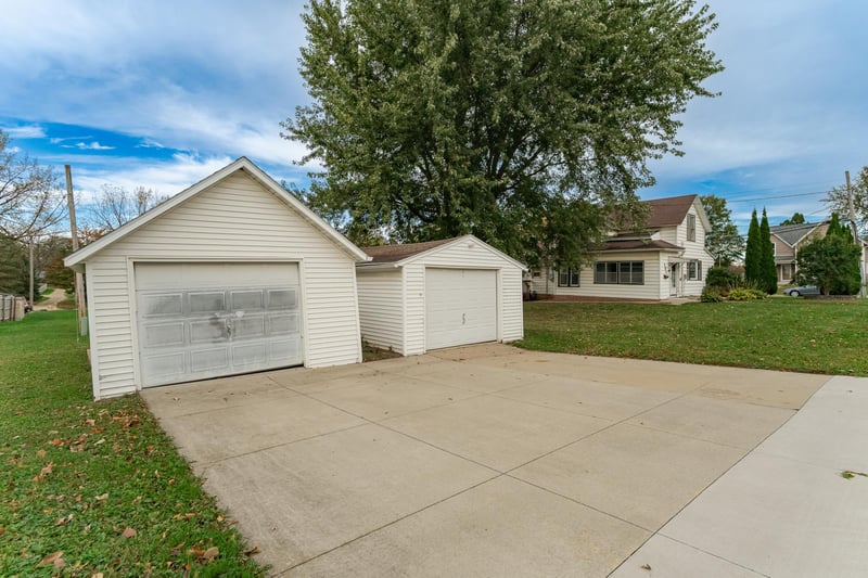 107 4th Ave NE, Dodge Center, MN 55927