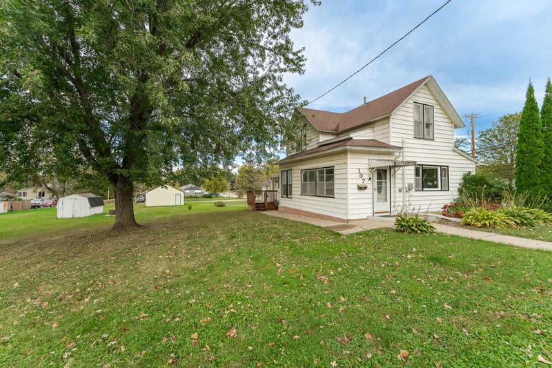 107 4th Ave NE, Dodge Center, MN 55927