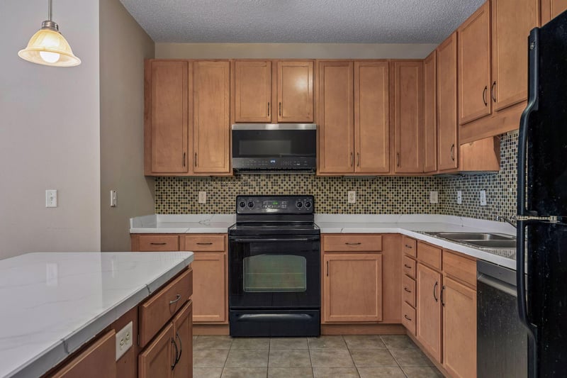619 8th St SE #211, Minneapolis, MN 55414