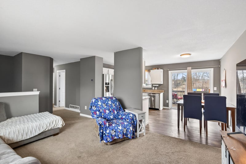 5560 Mallard Ln, Monticello, MN 55362