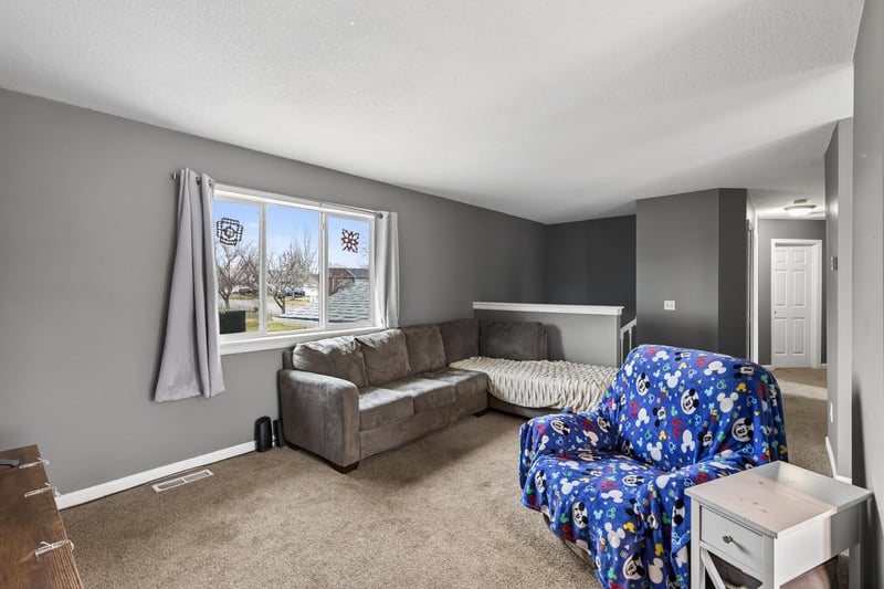 5560 Mallard Ln, Monticello, MN 55362