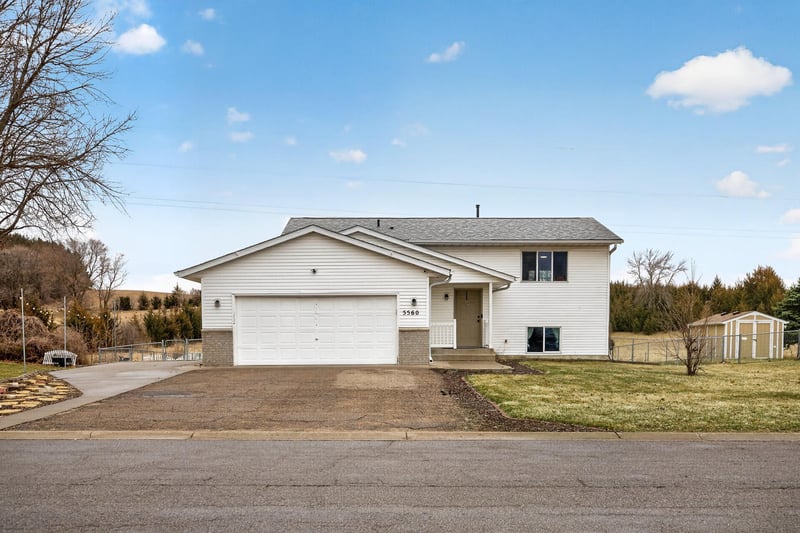 5560 Mallard Ln, Monticello, MN 55362