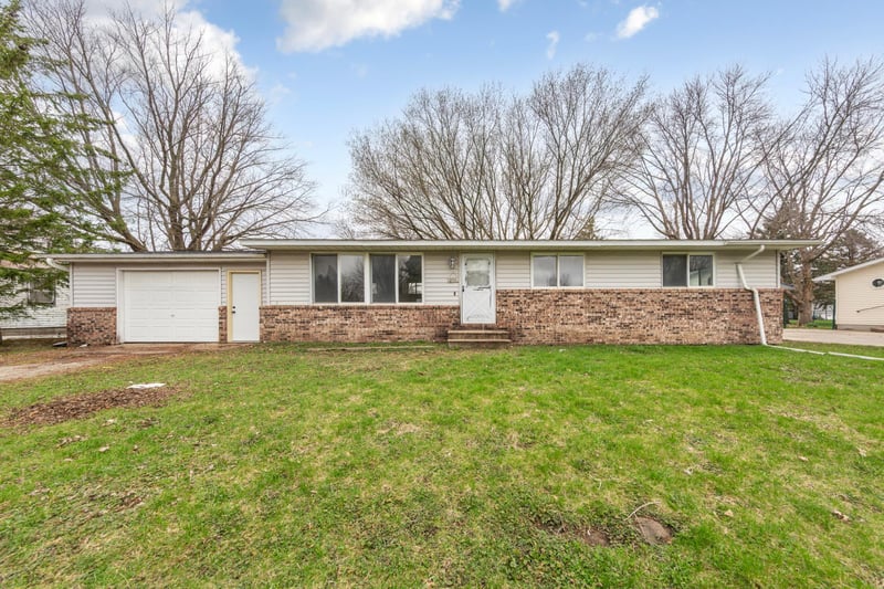 206 Julia St, Claremont, MN 55924