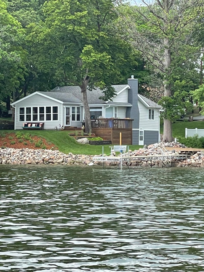 1324 E Shore Dr, Detroit Lakes, MN 56501