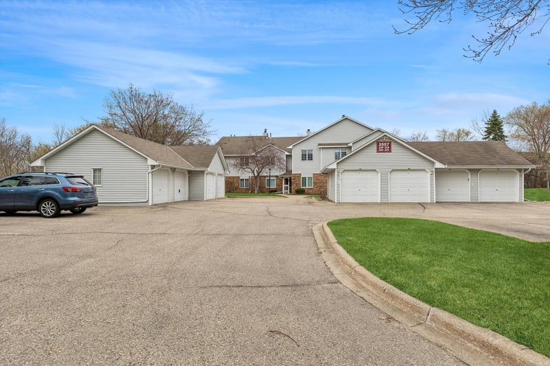 3557 Blue Jay Way #202, Eagan, MN 55123