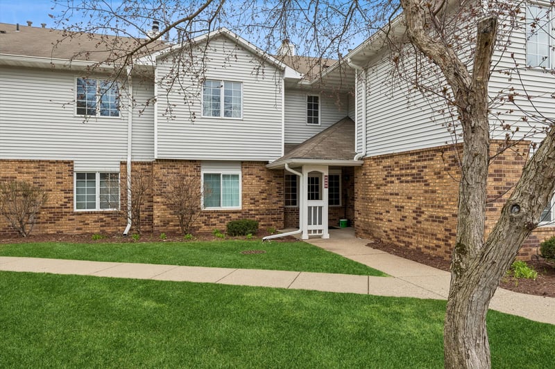 3557 Blue Jay Way #202, Eagan, MN 55123