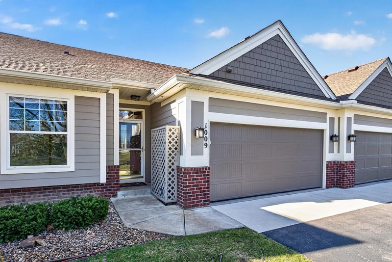 1009 Victoria Greens Blvd, Victoria, MN 55386