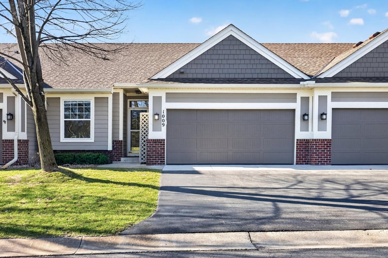 1009 Victoria Greens Blvd, Victoria, MN 55386