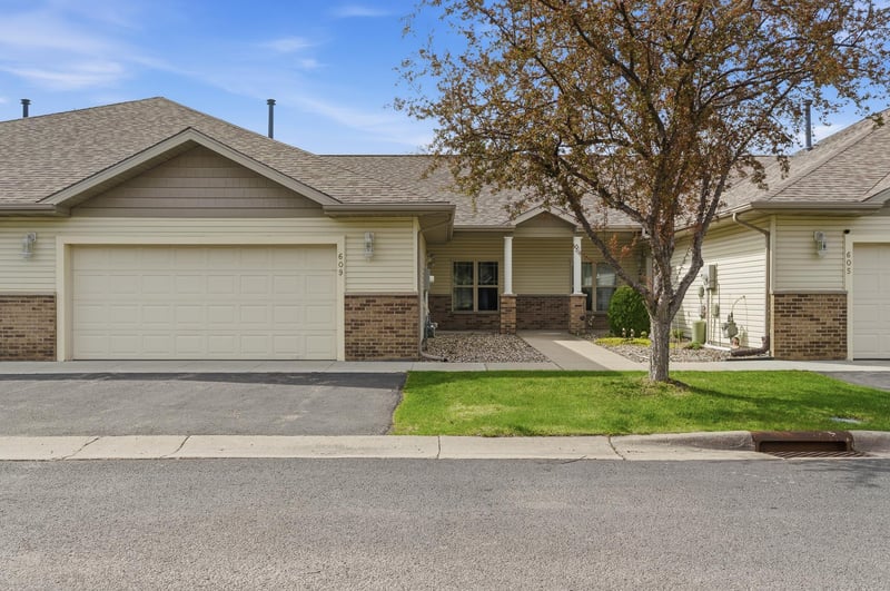 609 Dublin Ct, Mankato, MN 56001