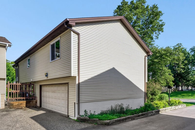 3458 Pilgrim Ln N, Plymouth, MN 55441