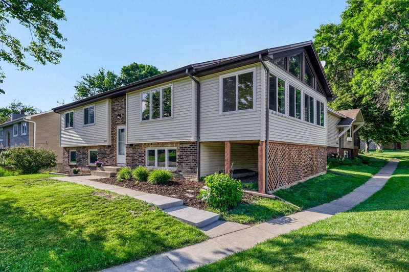 3458 Pilgrim Ln N, Plymouth, MN 55441