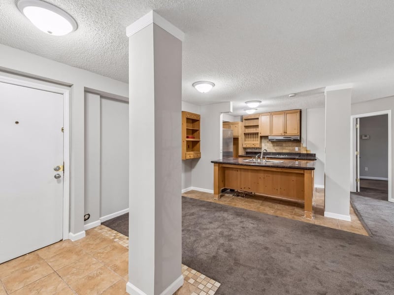 7675 142nd St W #109, Apple Valley, MN 55124
