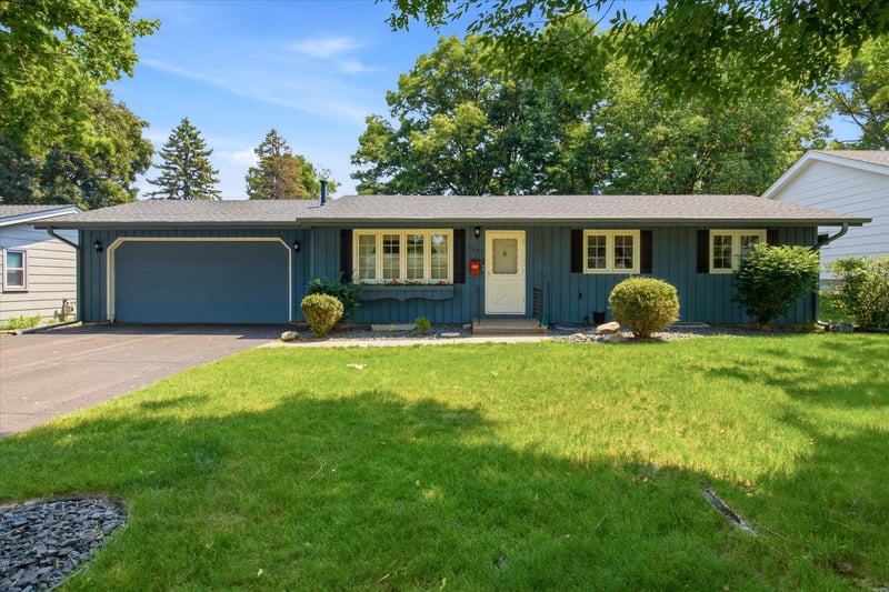 2273 Pleasant View Dr, New Brighton, MN 55112