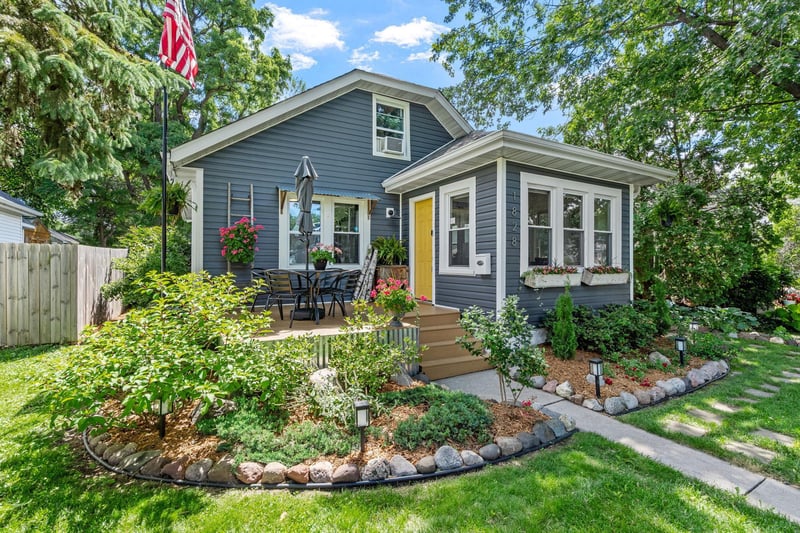 1828 Eustis St, Lauderdale, MN 55113